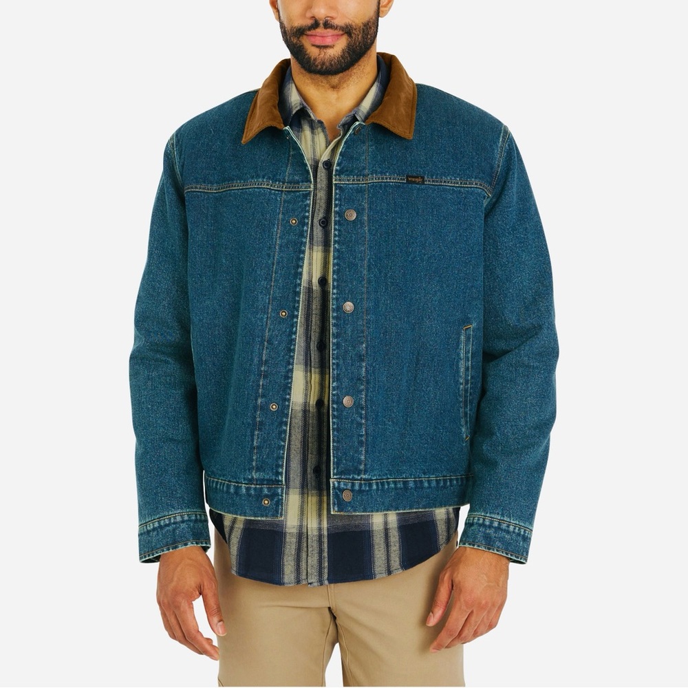 NWT! Wrangler 
Men's Ranchman Denim Jacket
Blue 
Size XL